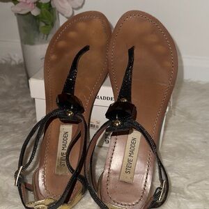Steve Madden Black and Gold Sandals with Sleek Design & Onyx Stone Sz:9.5